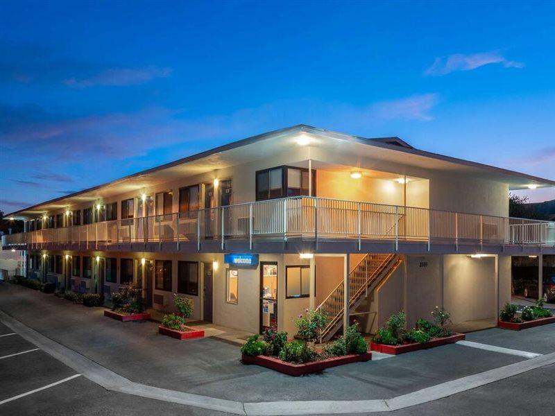 Motel 6-Santa Barbara, Ca - State Street Eksteriør billede