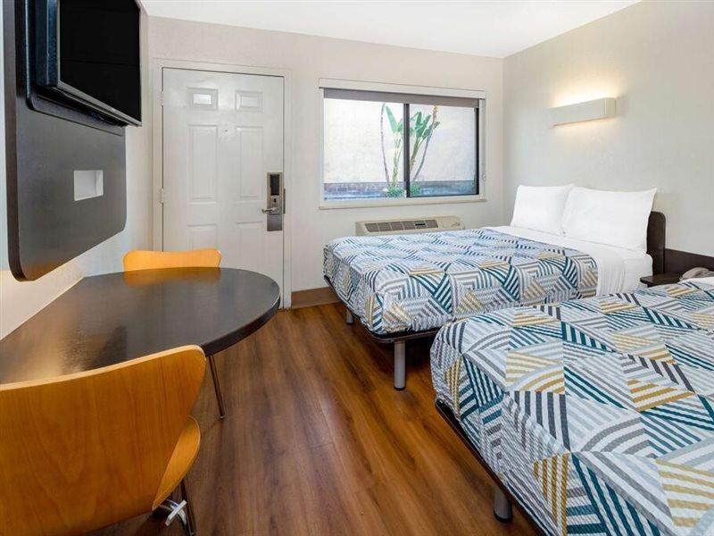 Motel 6-Santa Barbara, Ca - State Street Eksteriør billede