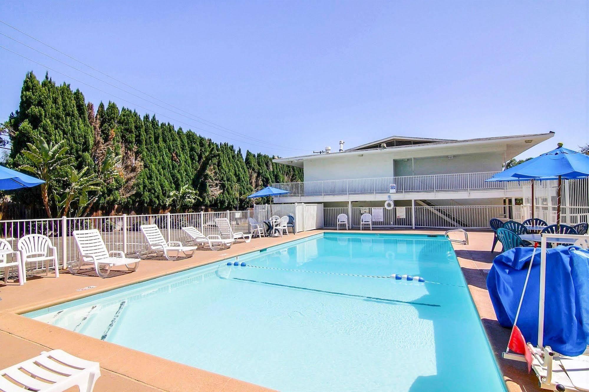 Motel 6-Santa Barbara, Ca - State Street Eksteriør billede