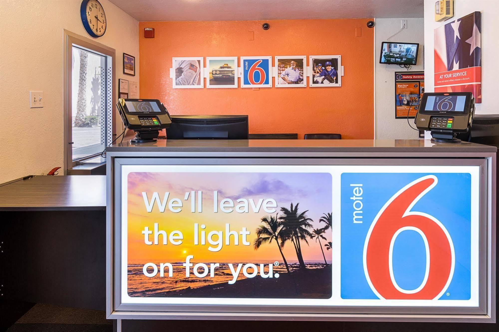 Motel 6-Santa Barbara, Ca - State Street Eksteriør billede