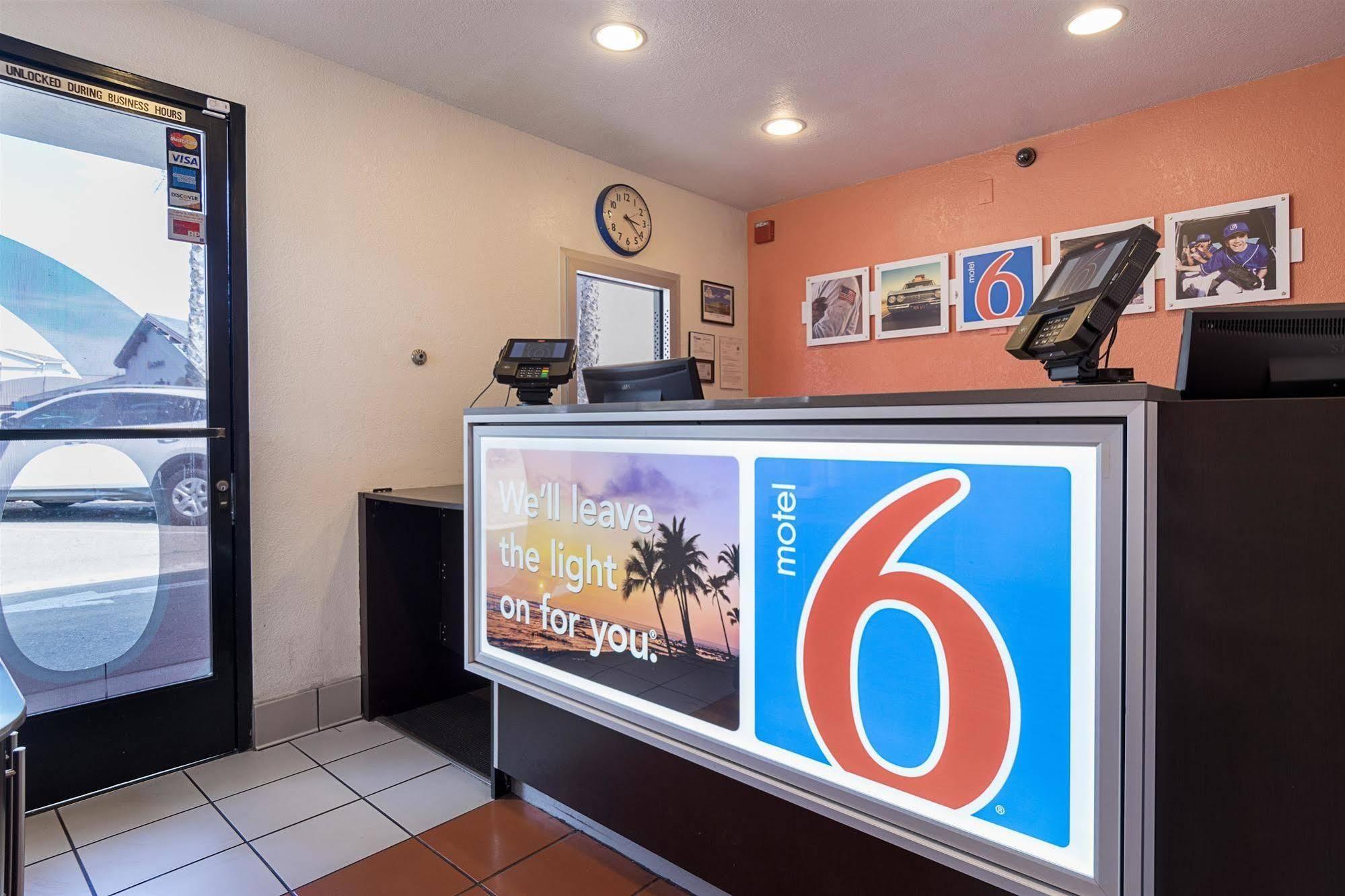 Motel 6-Santa Barbara, Ca - State Street Eksteriør billede