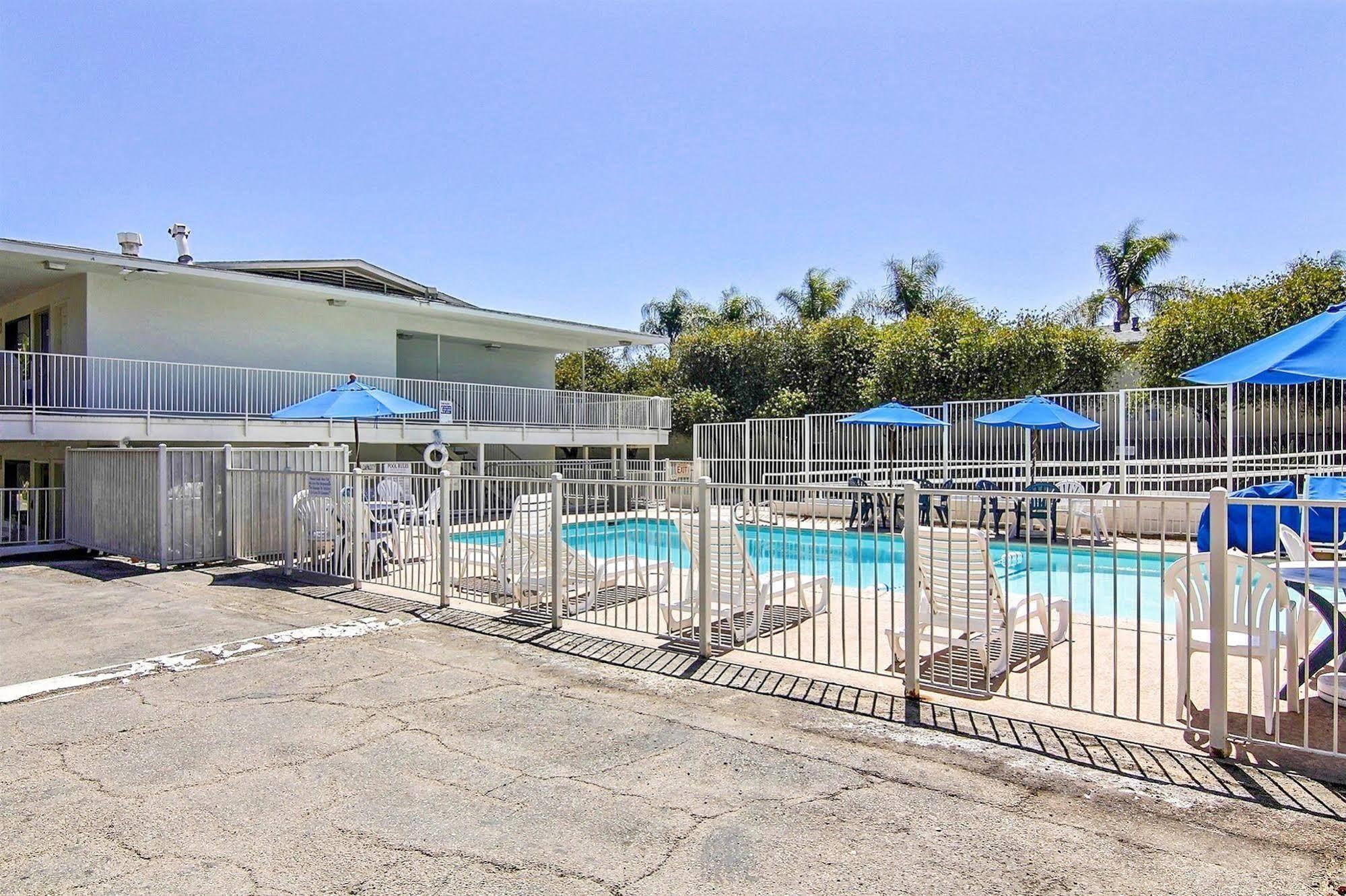 Motel 6-Santa Barbara, Ca - State Street Eksteriør billede