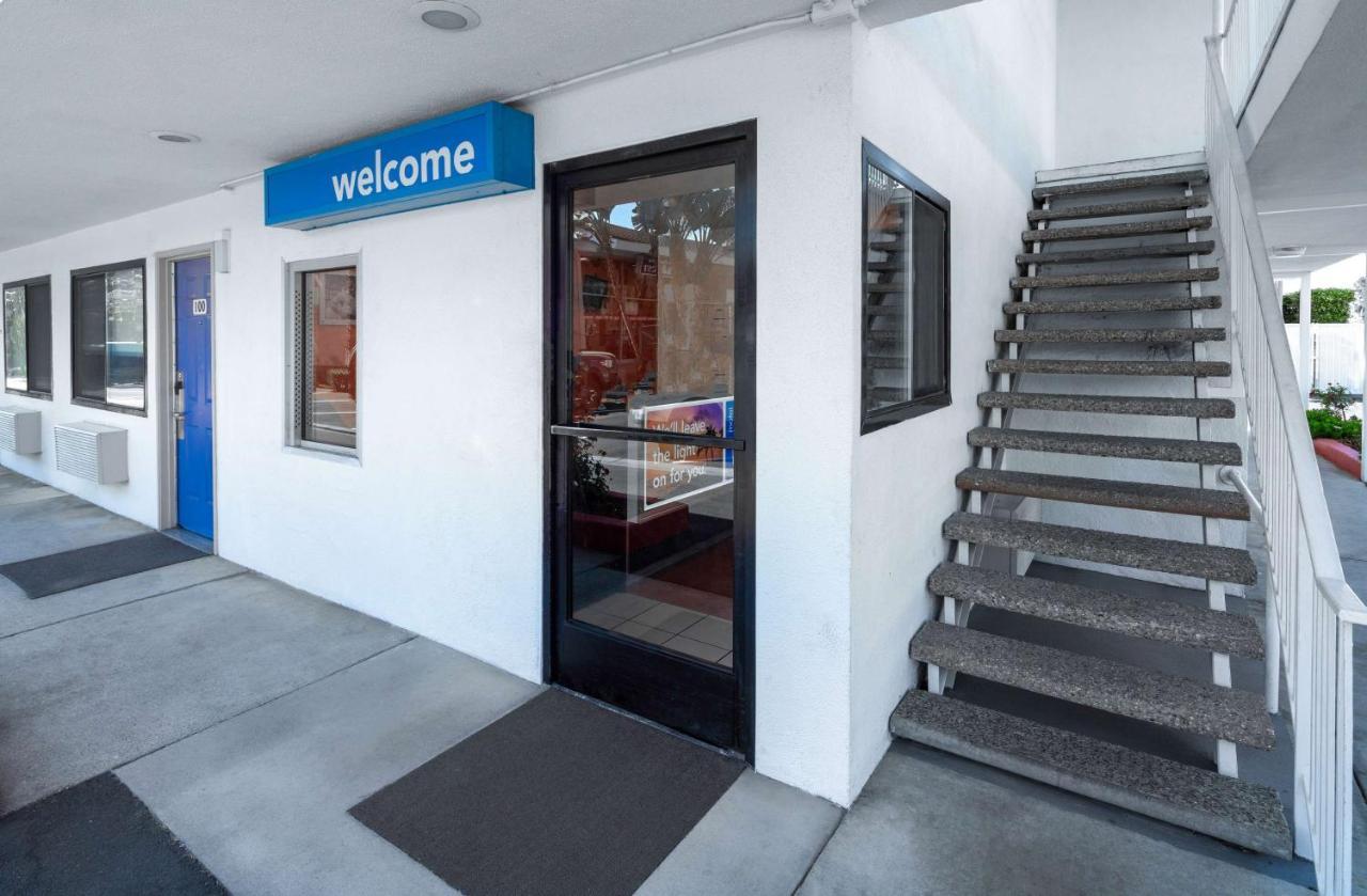 Motel 6-Santa Barbara, Ca - State Street Eksteriør billede