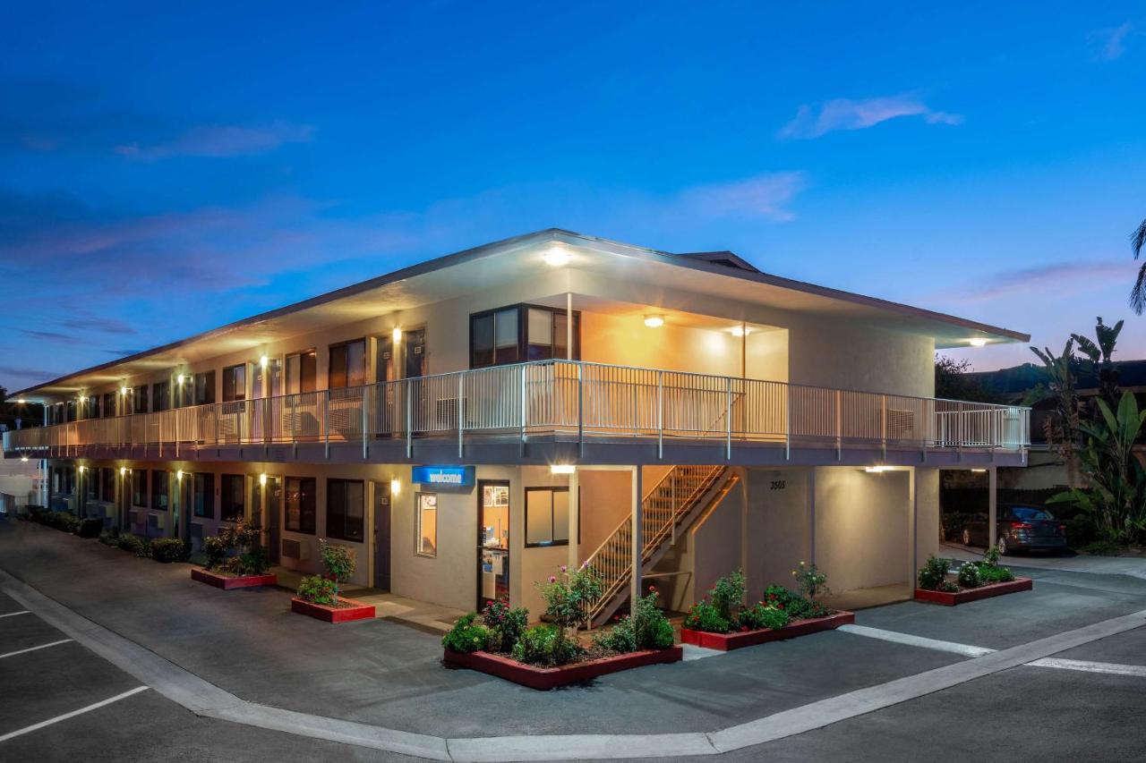 Motel 6-Santa Barbara, Ca - State Street Eksteriør billede
