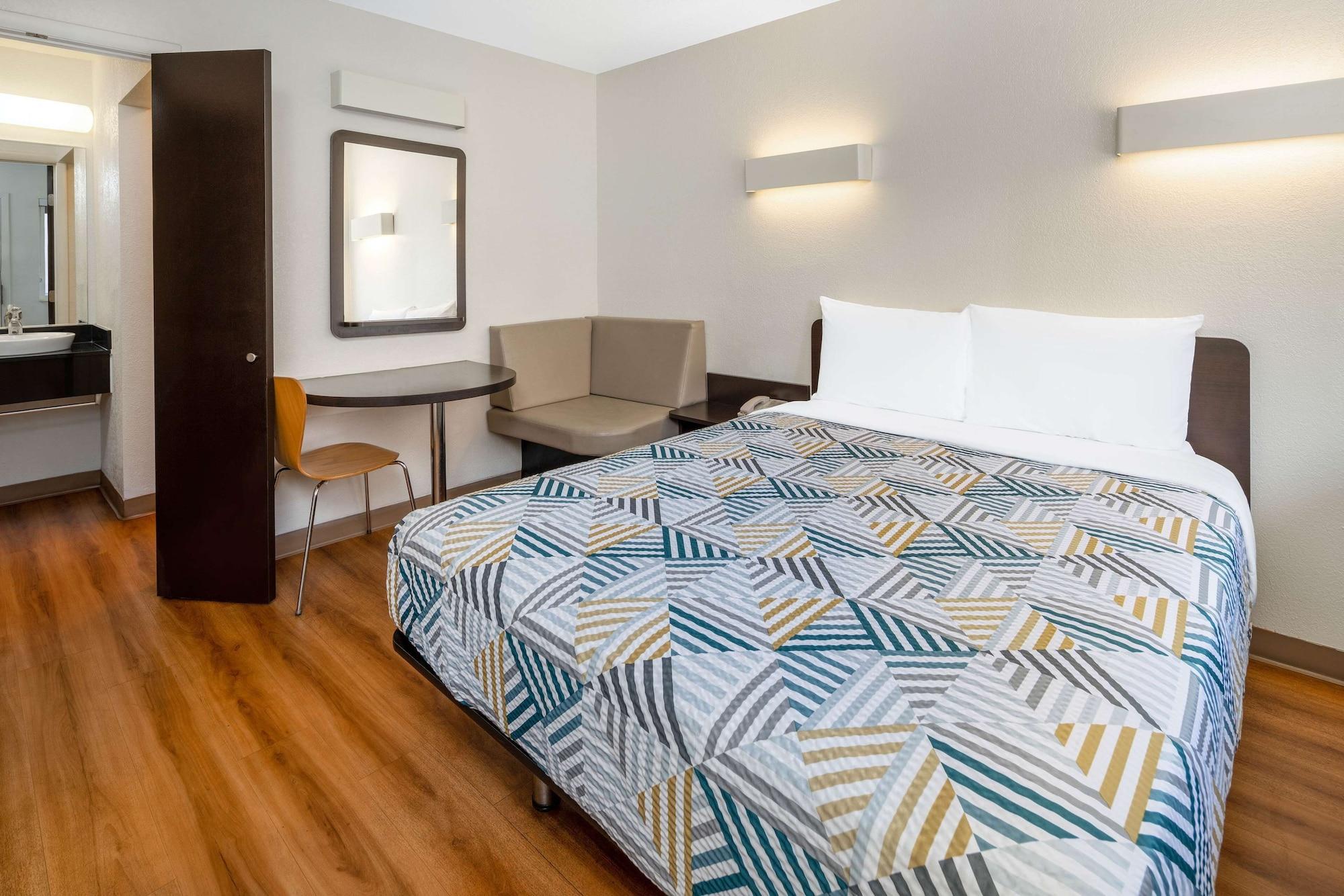 Motel 6-Santa Barbara, Ca - State Street Eksteriør billede