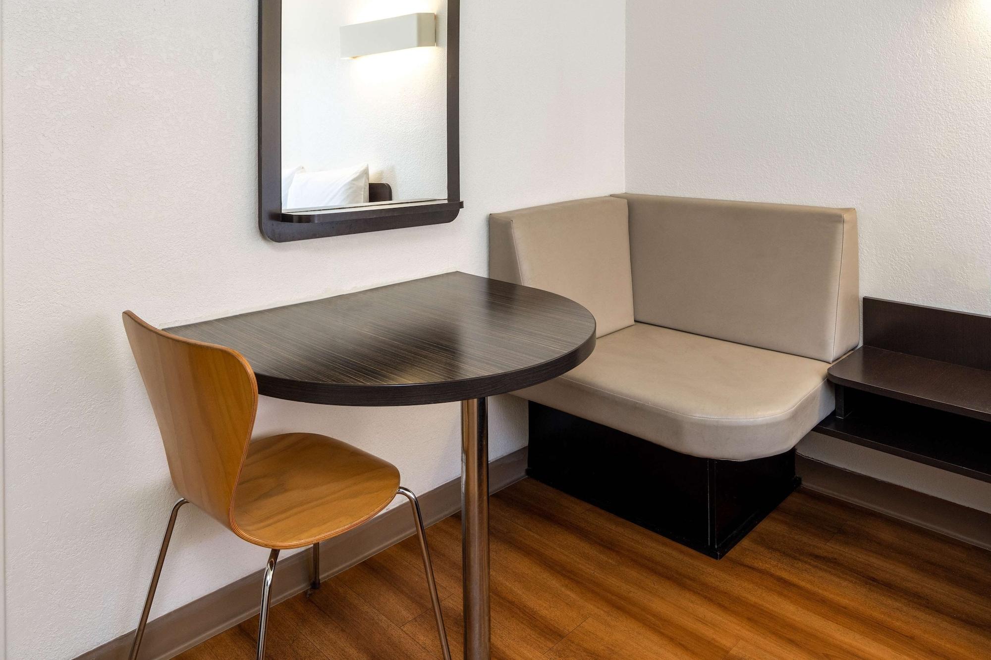 Motel 6-Santa Barbara, Ca - State Street Eksteriør billede