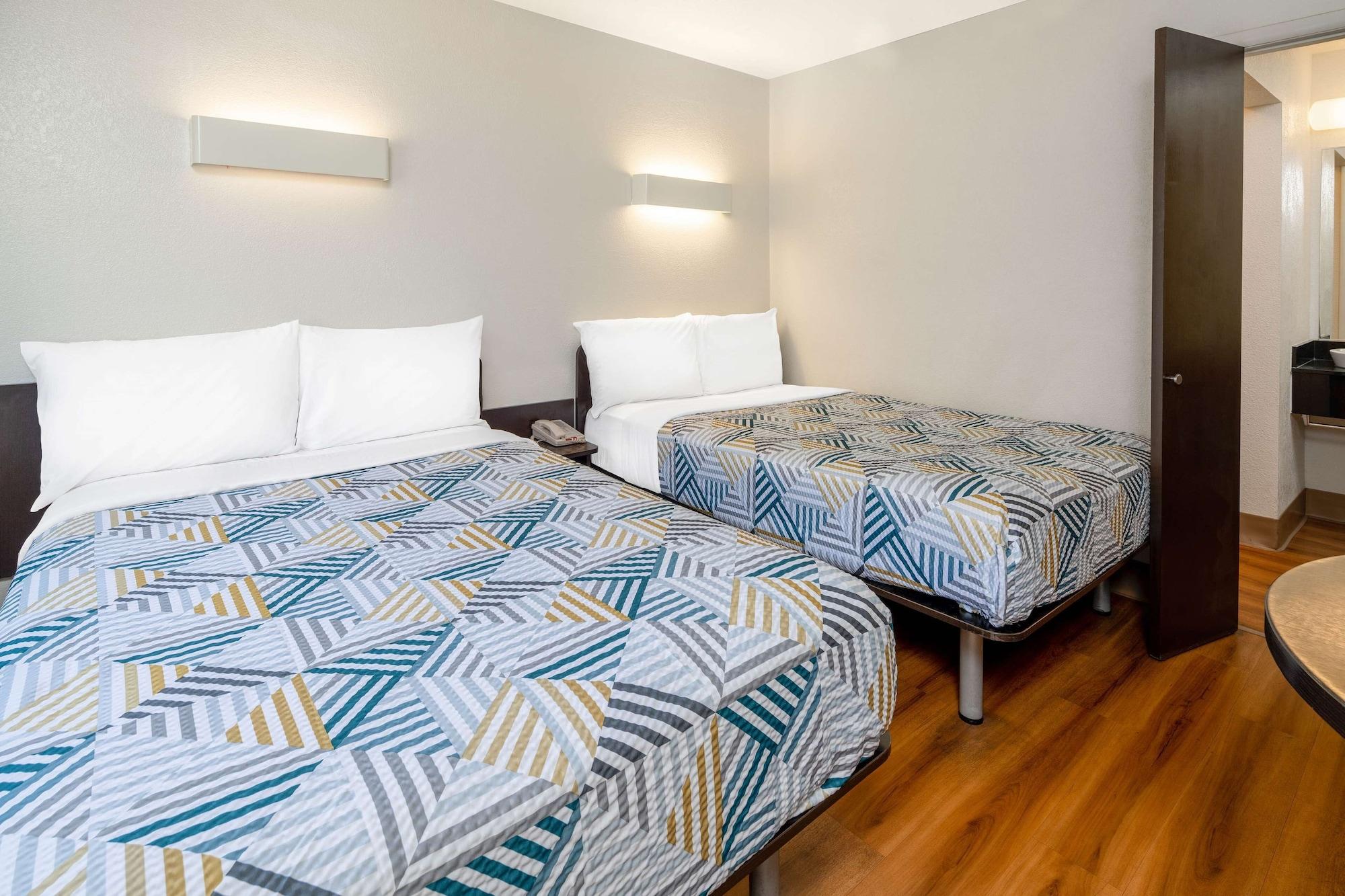 Motel 6-Santa Barbara, Ca - State Street Eksteriør billede