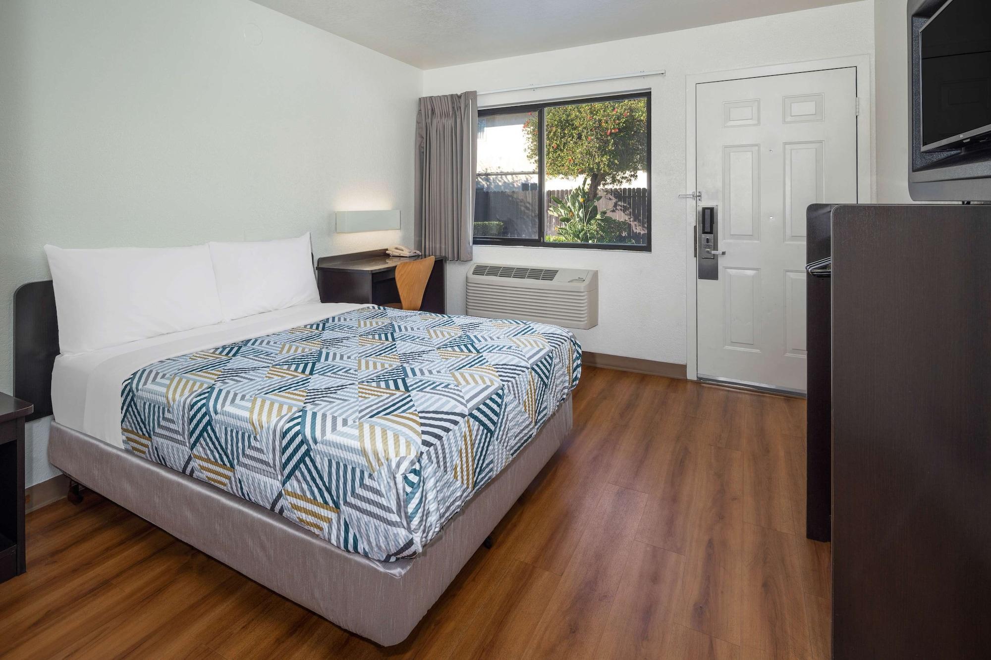 Motel 6-Santa Barbara, Ca - State Street Eksteriør billede