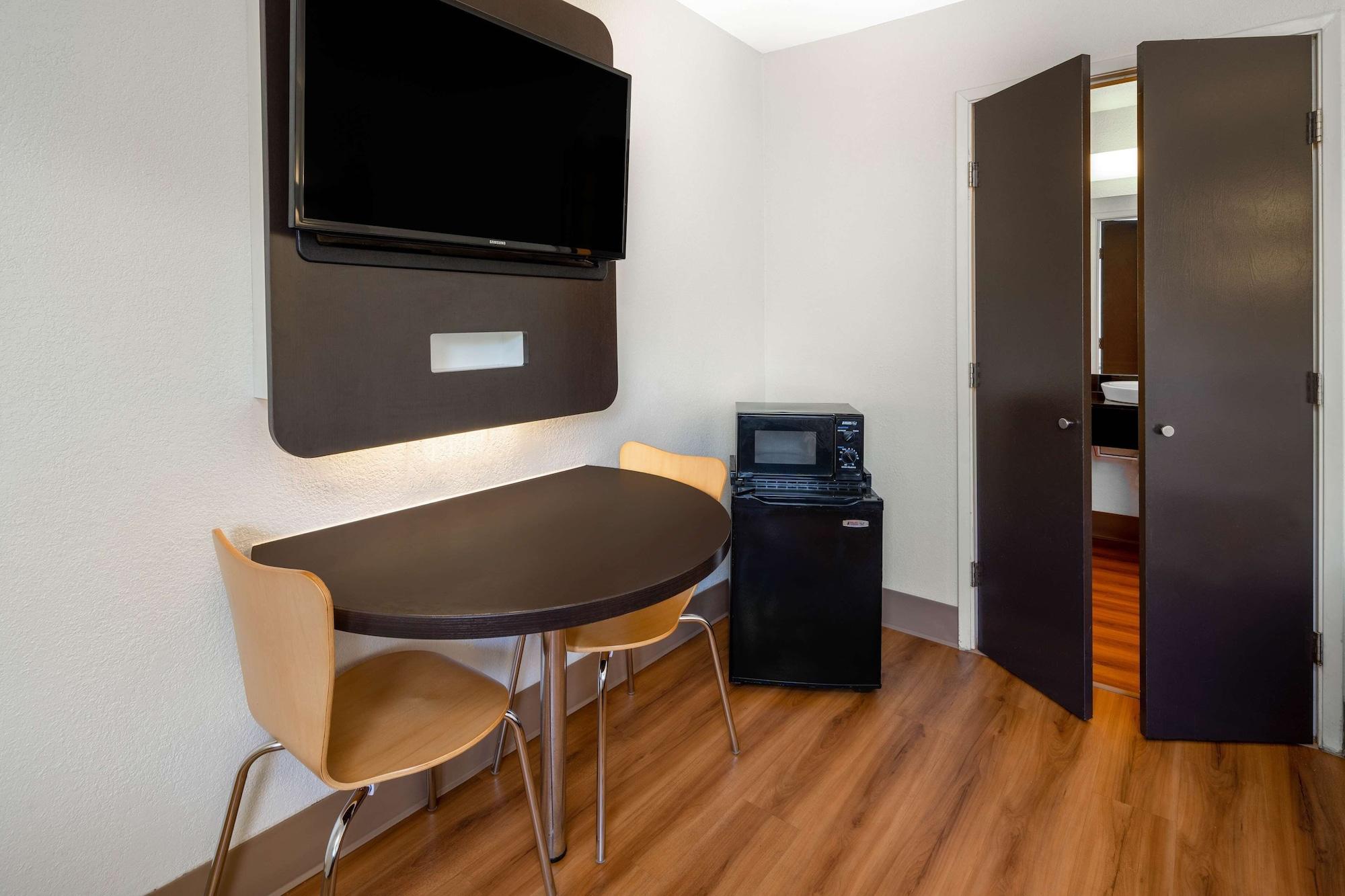 Motel 6-Santa Barbara, Ca - State Street Eksteriør billede