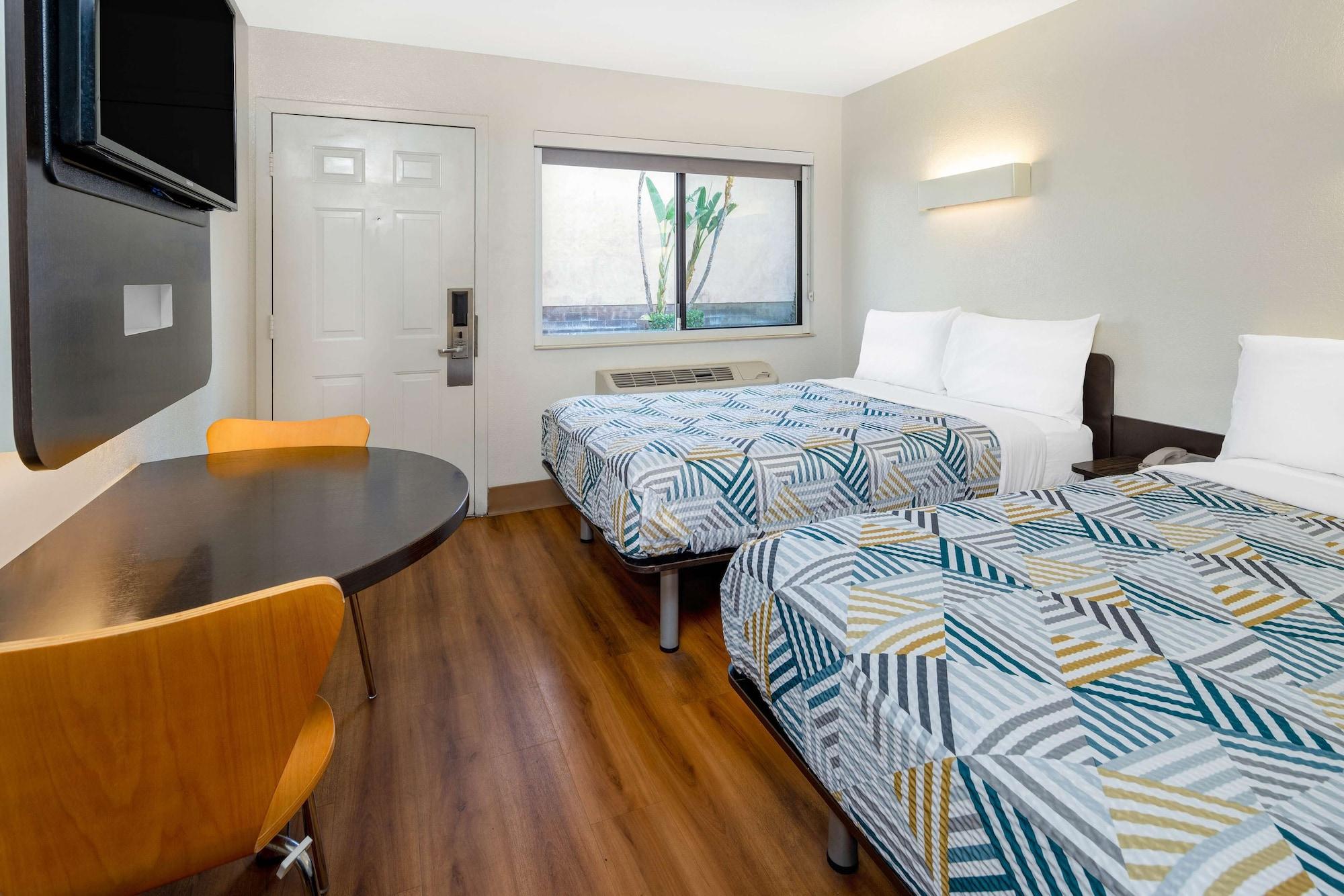Motel 6-Santa Barbara, Ca - State Street Eksteriør billede