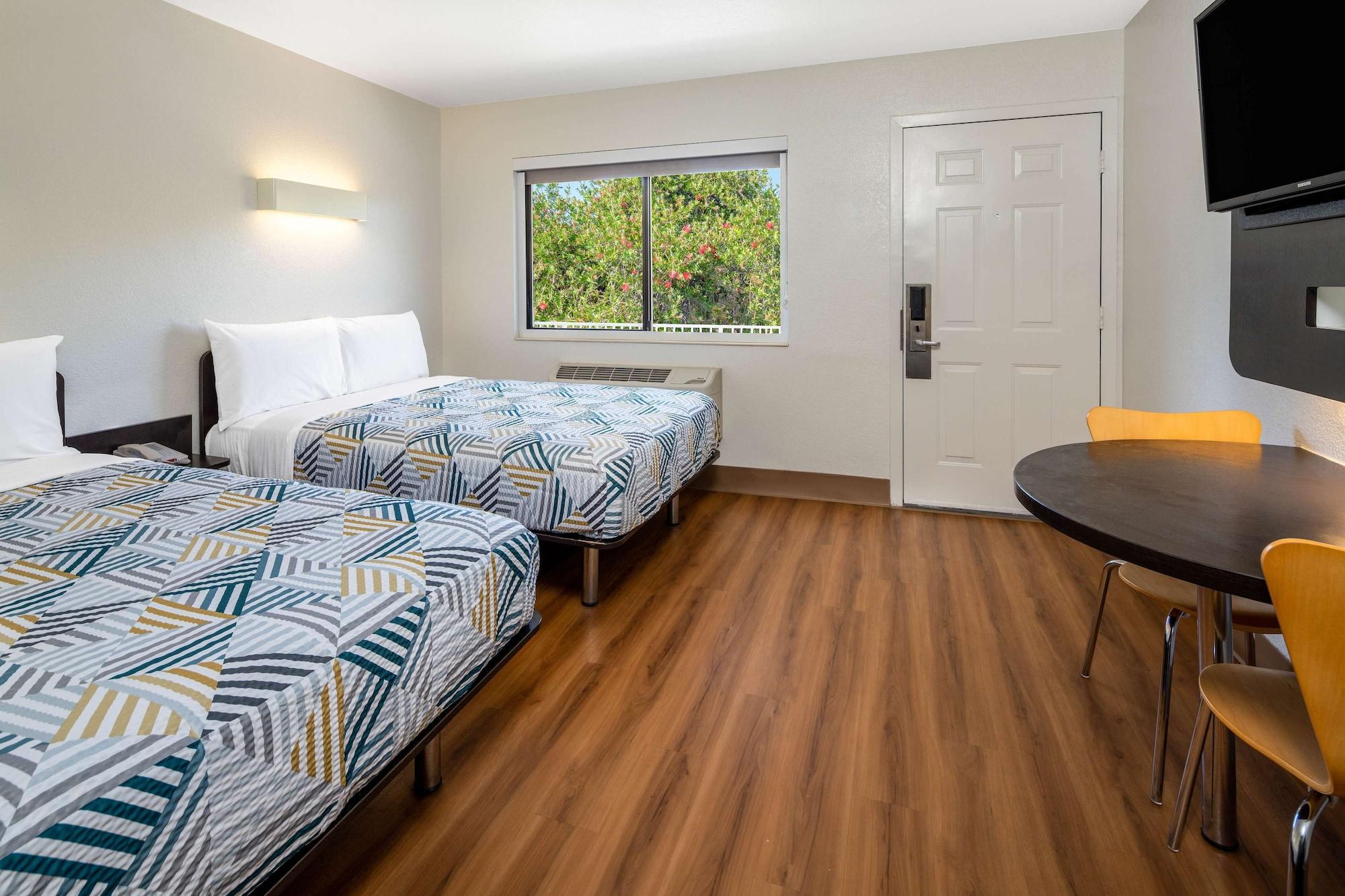 Motel 6-Santa Barbara, Ca - State Street Eksteriør billede