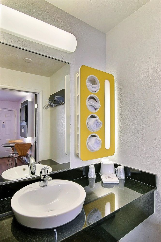 Motel 6-Santa Barbara, Ca - State Street Eksteriør billede