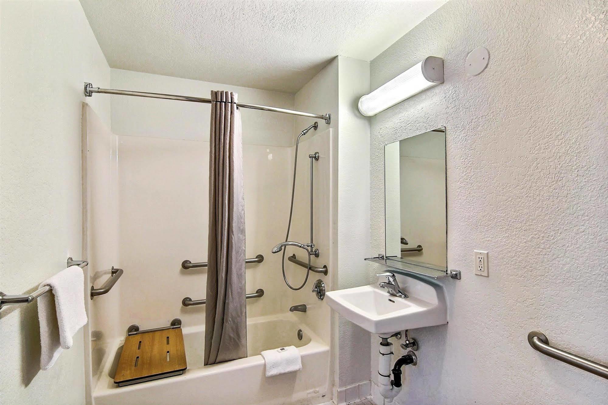 Motel 6-Santa Barbara, Ca - State Street Eksteriør billede